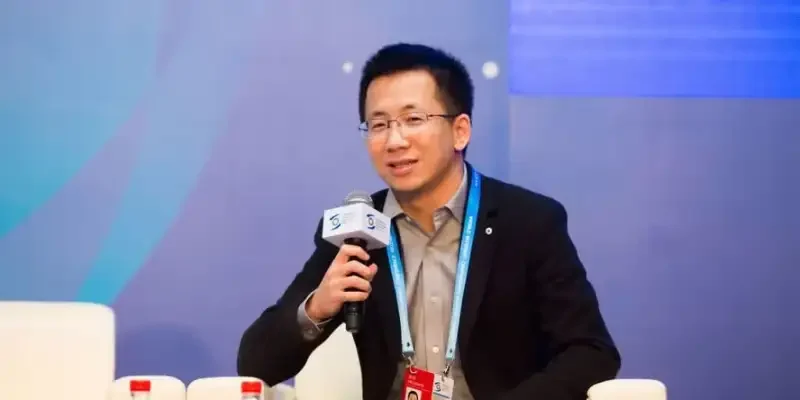 Giới thiệu chân dung tác giả Nguyễn Hoàng